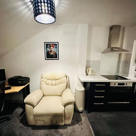 1 Luxe Exec Bedroom Apt Derby Kültér fotó